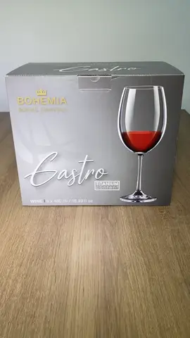 O Jogo de 6 Taças Bohemia em cristal é perfeito para transformar qualquer brinde em um momento especial. Design refinado, resistência e elegância para valorizar vinhos, água ou o que você quiser brindar. 🥂✨ #TaçasDeCristal #TaçasBohemia #MesaPosta #ReceberBem #TaçasElegantes #TaçaParaVinhos #CasaComCharme