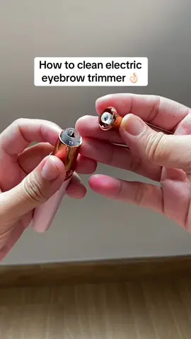 Cleaning my rechargeable electric eyebrow trimmer👌🏻 #eyebrowtrimmer #rechargeableeyebrowtrimmer #electriceyebrowtrimmer #eyebrowrazor 