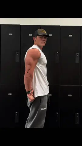 Pump is to good #gymmotivation #transformation #motivational #gym #weightlossmotivation #motivation #aesthetic #GymTok 