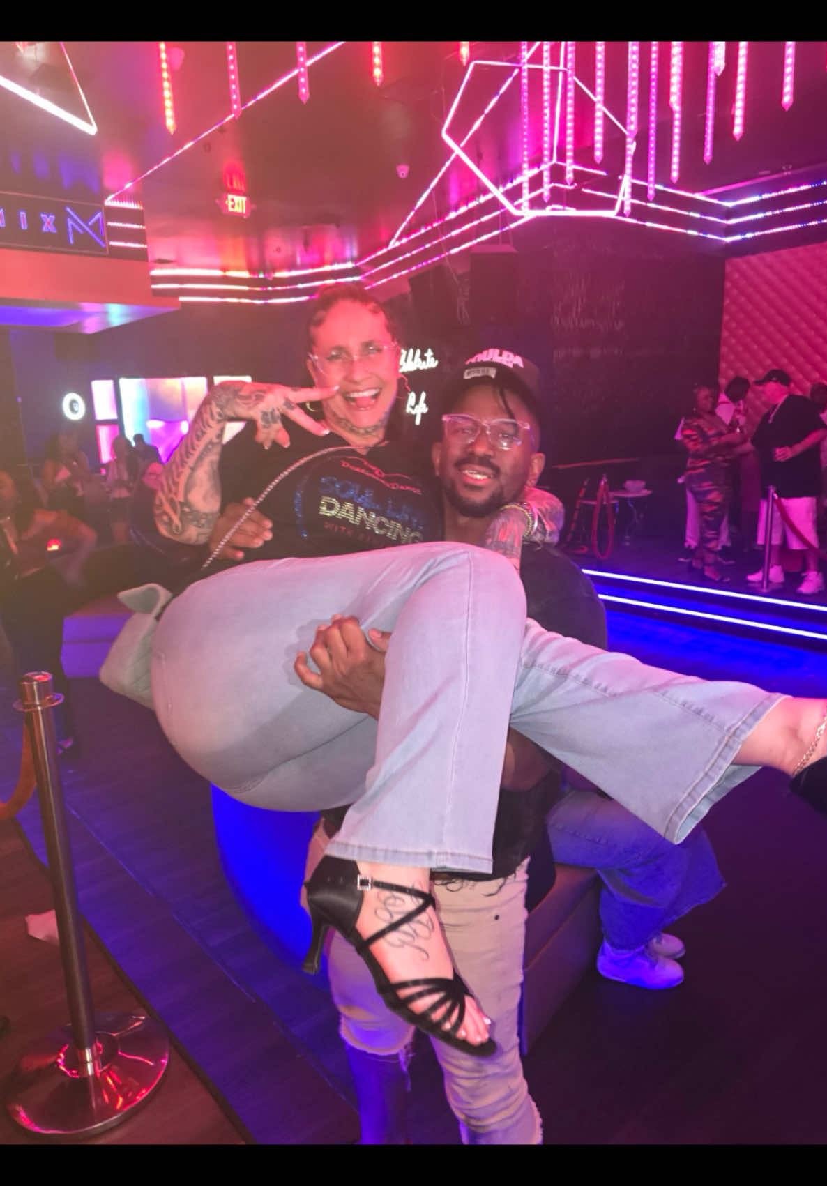 Who’s son is this? Boy…where ur daddy at? 😂 @Officialcnova #cnova #fyp #dancer #dancers 