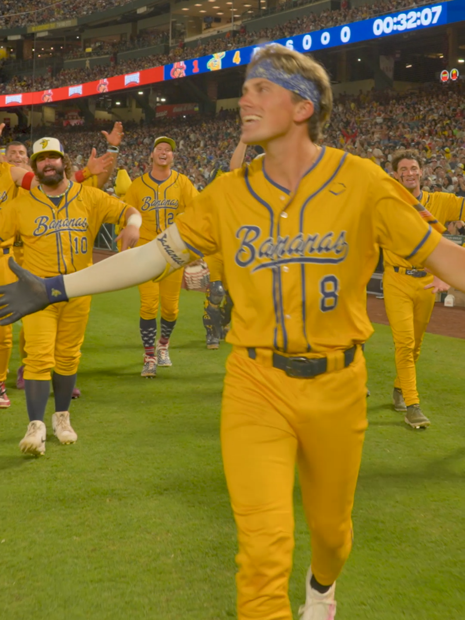 seriously, living the dream😌 @jacksonolson_ #savannahbananas #disney #lizziemcguire #heynow #disneychannel