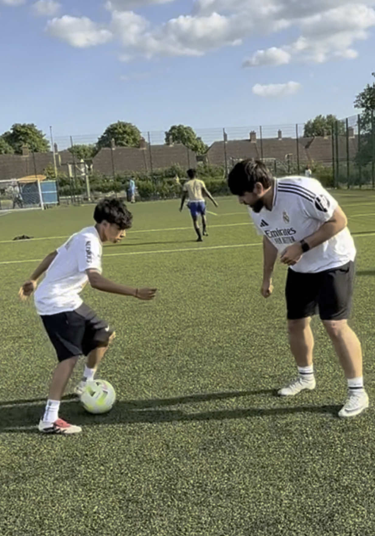 iman 1v1’s… 🤯 #footballtiktok #footballskils #1v1football #viralfootball #skilltutorial #jogabonito #panna #neymar #football #skills #viral #fyp #futsal #flairfootball #santos 