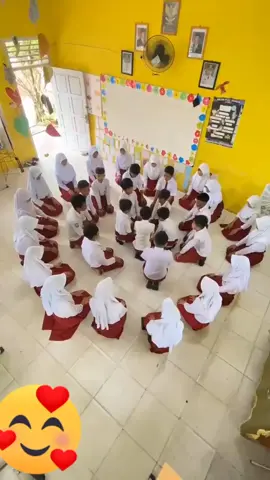 Bersyukur telah melewati setiap rangkaian prosesnya & Alhamdulillah berakhir dengan LULUS di Sekolah Dasar. Selamat diucapkan untuk anak-anak hebat ibu, selamat melanjutkan ke jenjang yang lebih tinggi lagi🥰🥰🥰 #perpisahantermanis #perpisahansekolahdasarkelas6 