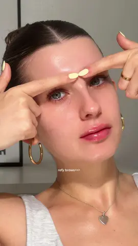 @REFY brows>>> using the new brow sculpt & brow pomade available at @Sephora UK  #refybeauty#brows#browgel#makeuphack#makeupvideoss#makeupmusthaves#browroutine