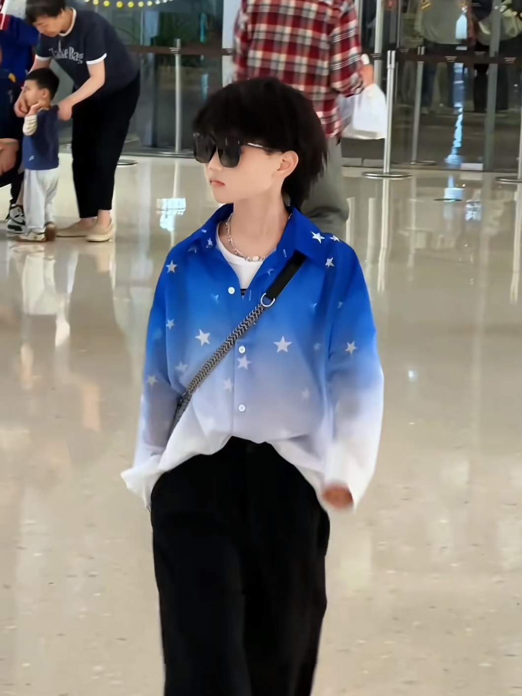 outfit is a perfect👀😎 #boystyle #outfit #handsomeboy #style #kidstiktoksforkids #kidstiktok #kidfashion #handsome #luhan_model #chinatiktok 
