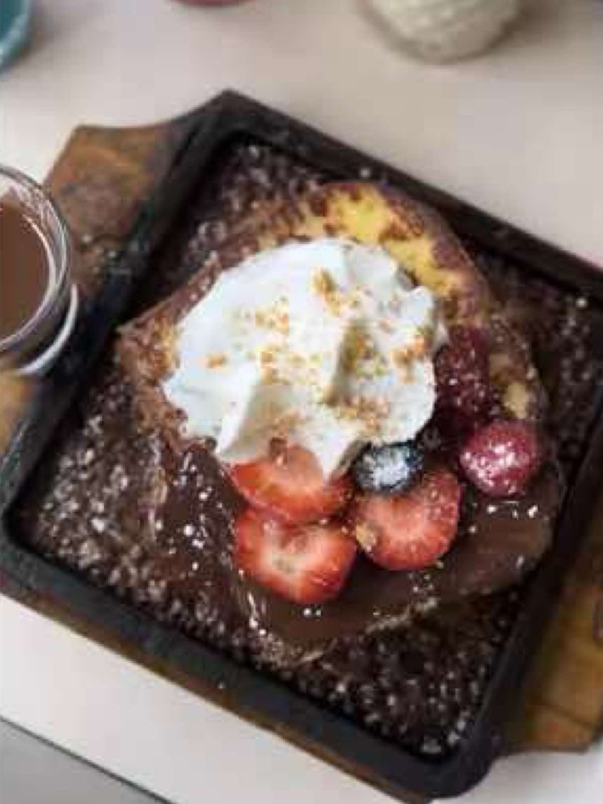 Have you tried our sizzling French toast yet? 🍞🔥 Exclusively on our brunch menu, served on weekends only at selected branches! Don’t miss out 🤤 #TorosUK #BrunchGoals #torossteakhouse #FrenchToastLovers #WeekendBrunch #FoodieFinds #HalalEats #BrunchVibes #SizzlingGoodness #FoodTikTok #UKFoodies #HalalBrunch
