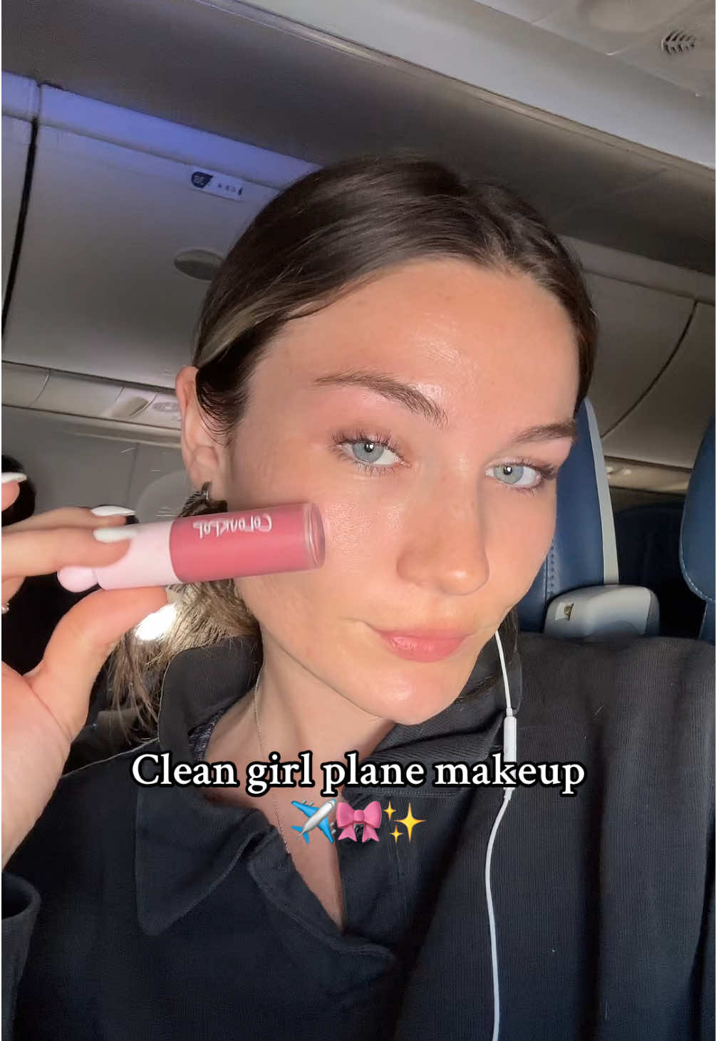 I can’t arrive to Miami too crusty  #makeup #cleangirlmakeup #plane #nomakeupmakeup 