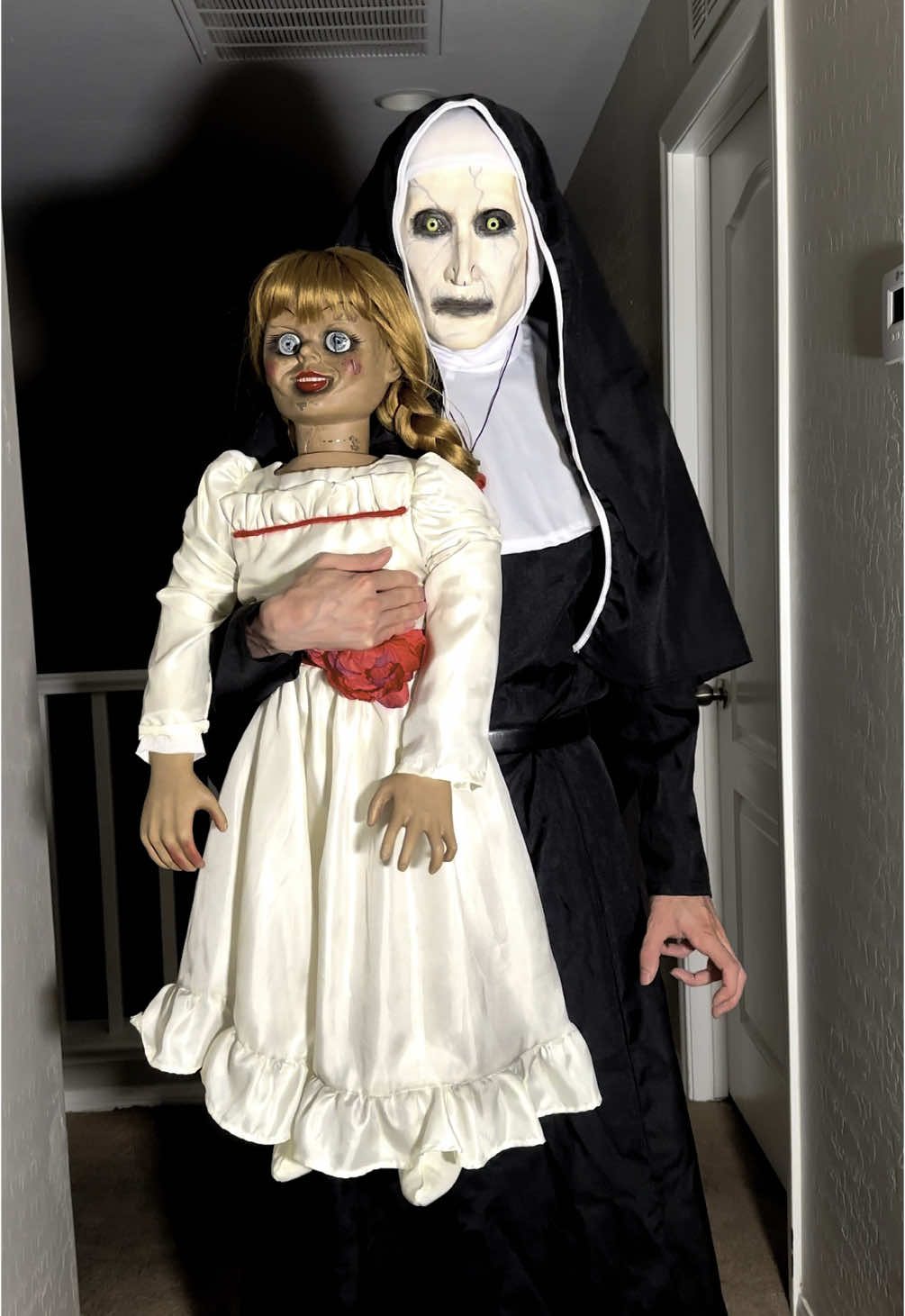 A haunting family came home 🏠👻 @Halloween Express @The Conjuring #horror #horrormovies #thunderwolf #collab #collaboration #thenun #annabelle #annabelleescape #annabelledoll #theconjuring #halloween #october #june #trending #Viral #explore #cosplay #cosplayer #costume #foryoupage #fyp #fypシ #tiktok #horrortok 