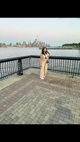 It was just a day filled with a cool breeze, cold beer, and a grateful heart. 🤍 Wearing @SPANX ‘s AirEssentials Pique Jumpsuit #spanxpartner  . . #newyork #dayout #photodump #photography #photos #explore #explorenyc #thingstodonyc 