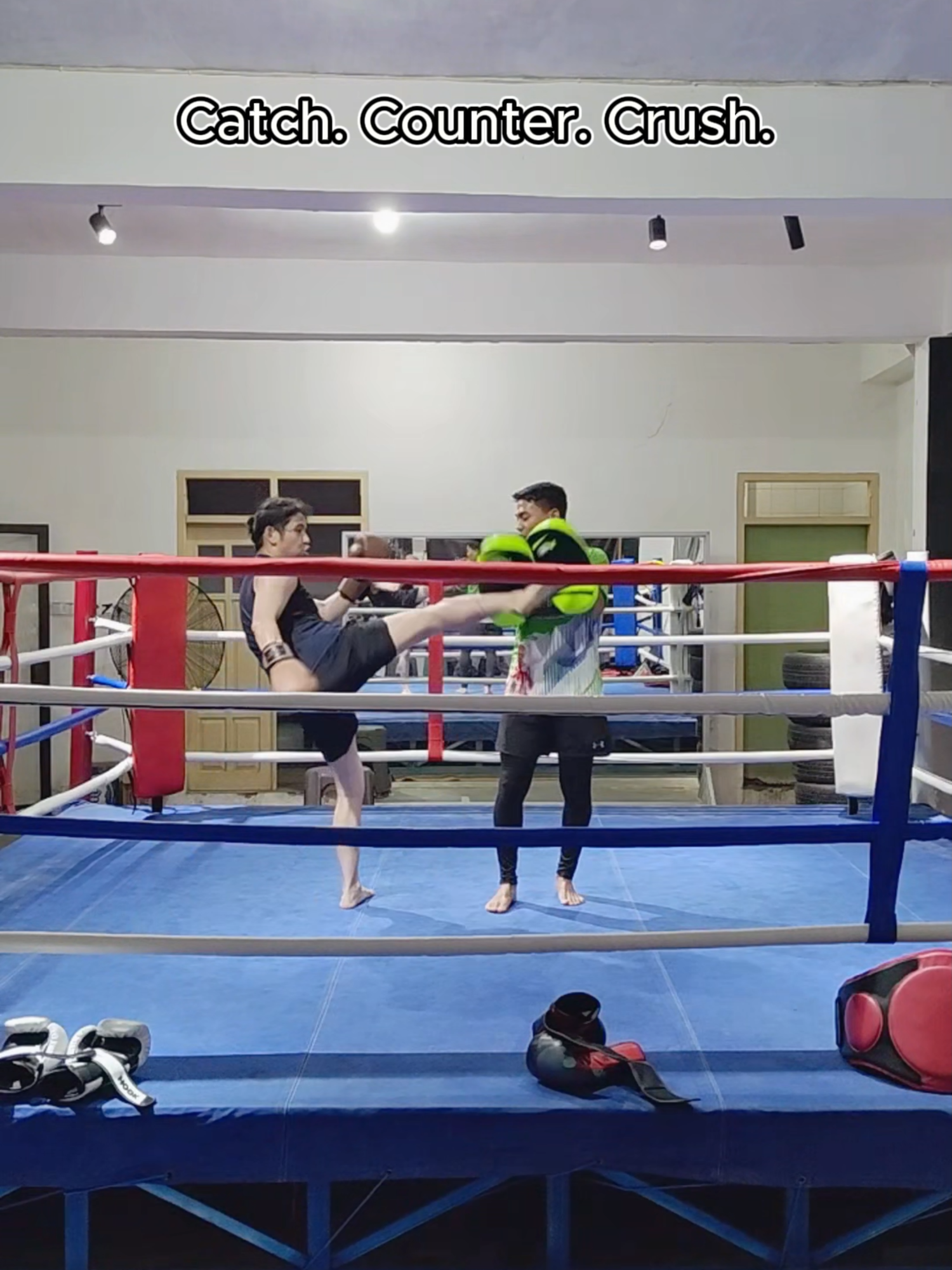 Catch the kick, return with your own—perfect timing, clean counter. Who else drills this flow? #muaythai #padworkdrills #fightingtechniques #MartialArts #padwork #training