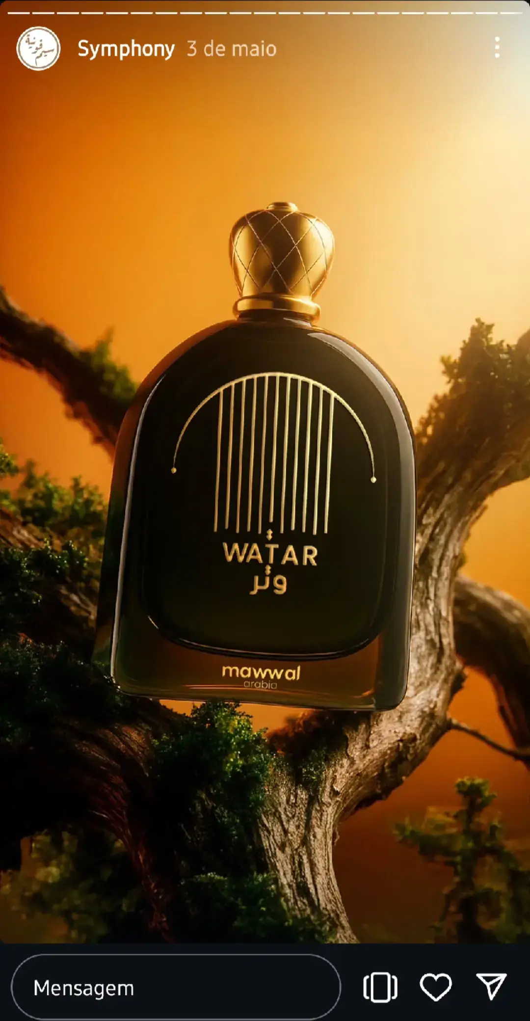 Mawwal Symphony Watar Eau De Parfum - Perfume Feminino 100ml Mawwal Symphony Watar é um perfume encantador criado para mulheres sofisticadas que buscam uma fragrância única e marcante. Com 100ml de pura elegância, este Eau de Parfum oferece uma experiência sensorial envolvente, proporcionando uma aura de mistério e sensualidade ao longo do dia. Perfeito para ocasiões especiais ou para deixar sua marca onde quer que vá. Características: Marca: Mawwal Linha: Symphony Watar Categoria: Perfume Feminino Versão: Eau de Parfum Benefícios: Fragrância longa duração Sensação de frescor e sofisticação Ideal para mulheres que buscam uma assinatura olfativa única Ingredientes Principais: Notas florais, amadeiradas e orientais. Modo de Aplicação: Borrife o perfume nas áreas de pulso, atrás das orelhas e no pescoço para uma fragrância envolvente que dure o dia inteiro. Evite esfregar a área após a aplicação para não quebrar a molécula da fragrância. Especificações do Produto: Família Olfativa: Floral, Amadeirada, Oriental Gênero: Feminino Concentração: Eau de Parfum Ocasião: Noite, Eventos Especiais, Uso diário Nome do Produto: Mawwal Symphony Watar Eau De Parfum Linha: Symphony Watar Versão: Eau de Parfum Notas de Topo: Tangerina, Petitgrain, Framboesa, Groselha Preta e Mel Notas de Coração: Flor de Laranjeira, Lavanda, Gardênia, Jasmim e Tuberosa Notas de Fundo: Cedro, Leite Cremoso, Baunilha, Âmbar e Almíscar Benefícios do Produto: Eficácia: Mawwal Symphony Watar é uma fragrância de longa duração que permanece fresca e envolvente, ideal para mulheres que querem deixar uma impressão duradoura. Durabilidade: Fragrância de alta fixação, que mantém sua presença por horas. Versatilidade: Perfeito tanto para o dia quanto para a noite, pode ser usado em qualquer ocasião que exija sofisticação e elegância. Design ou Praticidade: O frasco de 100ml é sofisticado e prático, perfeito para carregar na bolsa ou exibir na sua prateleira. Mawwal Symphony Watar Eau De Parfum é mais que uma fragrância, é uma experiência olfativa única que eleva qualquer momento. Sua combinação de notas florais, amadeiradas e orientais cria uma assinatura inconfundível, fazendo você se sentir confiante, elegante e inesquecível.