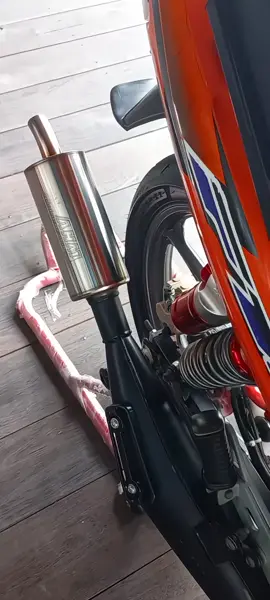 pemanasan dulu #F1ZR #2TakLover #MotorLegend #DuaTak #GasTerus #F1ZRIndonesia #SuaraDuaTak #MotorNostalgia #TerasGasPol #Anak2Tak #f1zrmania  #duastroke  #ahm  #f1zrmenolakpunah  #f1zrkalimantan  #f1zrlimitededition  #orange  #pemanasan  #kenalpot 