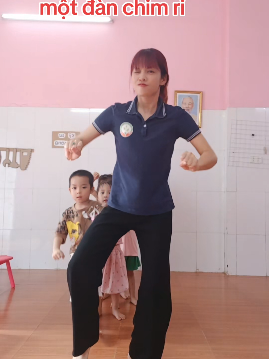 tụi nhỏ còn chưa kịp hiểu chuyện 🤣🤣🤣#lưugiữtừngkhoảnhkhắc📸 #cliphai #họchè #lehongdien #vuivemoingay❤️ #emlacogiaomamnon 