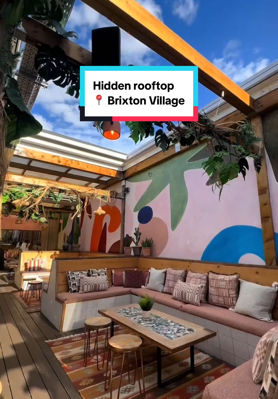 Hiddden away in Brixton Village, Pergola Brixton is the most stunning rooftop bar with a retractable roof, perfect for summer drinks with friends 🥂🌞 #pergolabrixton #rooftop #london #londonhotspots #thingstodoinlondon #barsinlondon 