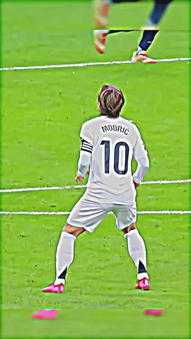 welcome to Ac Milan magic modric what a player 🪄🤍🇭🇷  #acmilan❤️🖤 #footballtiktok 