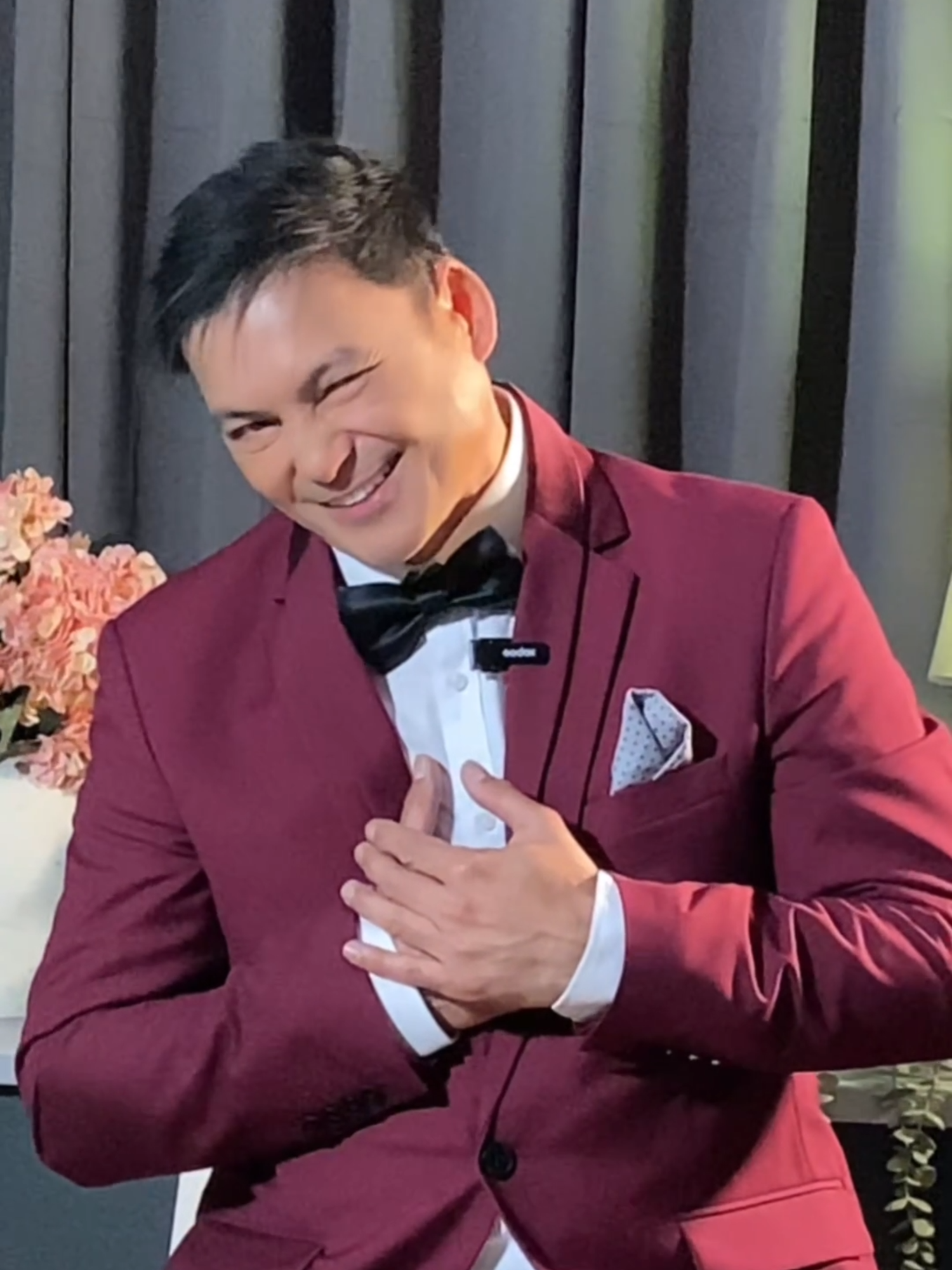 Grabe ang smile! 😭 Certified kikiligin ang lahat! 🤭💗 Hindi magpapahuli si Gabby Concepcion sa Kim SeonHo smile challenge! Abangan s'ya ngayong June 23 sa #MyFathersWife!