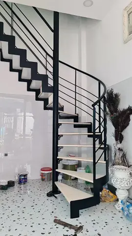 Cầu thang sắt bật gổ , bàn giao cho chị đẹp tại  quận tân phú#xuhuongtiktok #xuhuong #cauthangdep #lancandep #cokhixaydung 