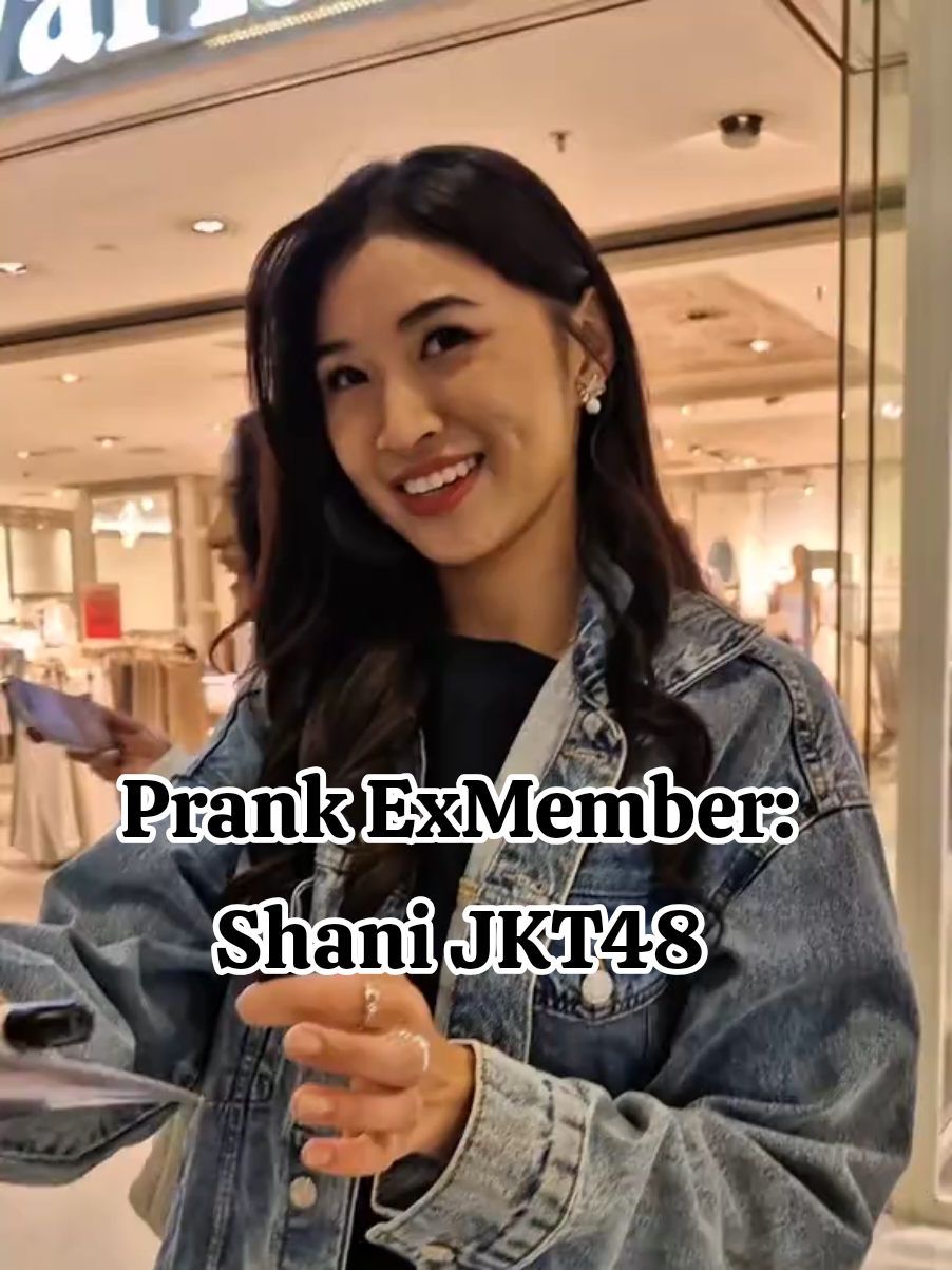 Tanda tangan Shani di Foto jadul. Ini kan yang kalian tunggu-tunggu. #prank #exmemberjkt48 #shanijkt48 #shani @_shanindira #shaniindiranatio #jkt48 