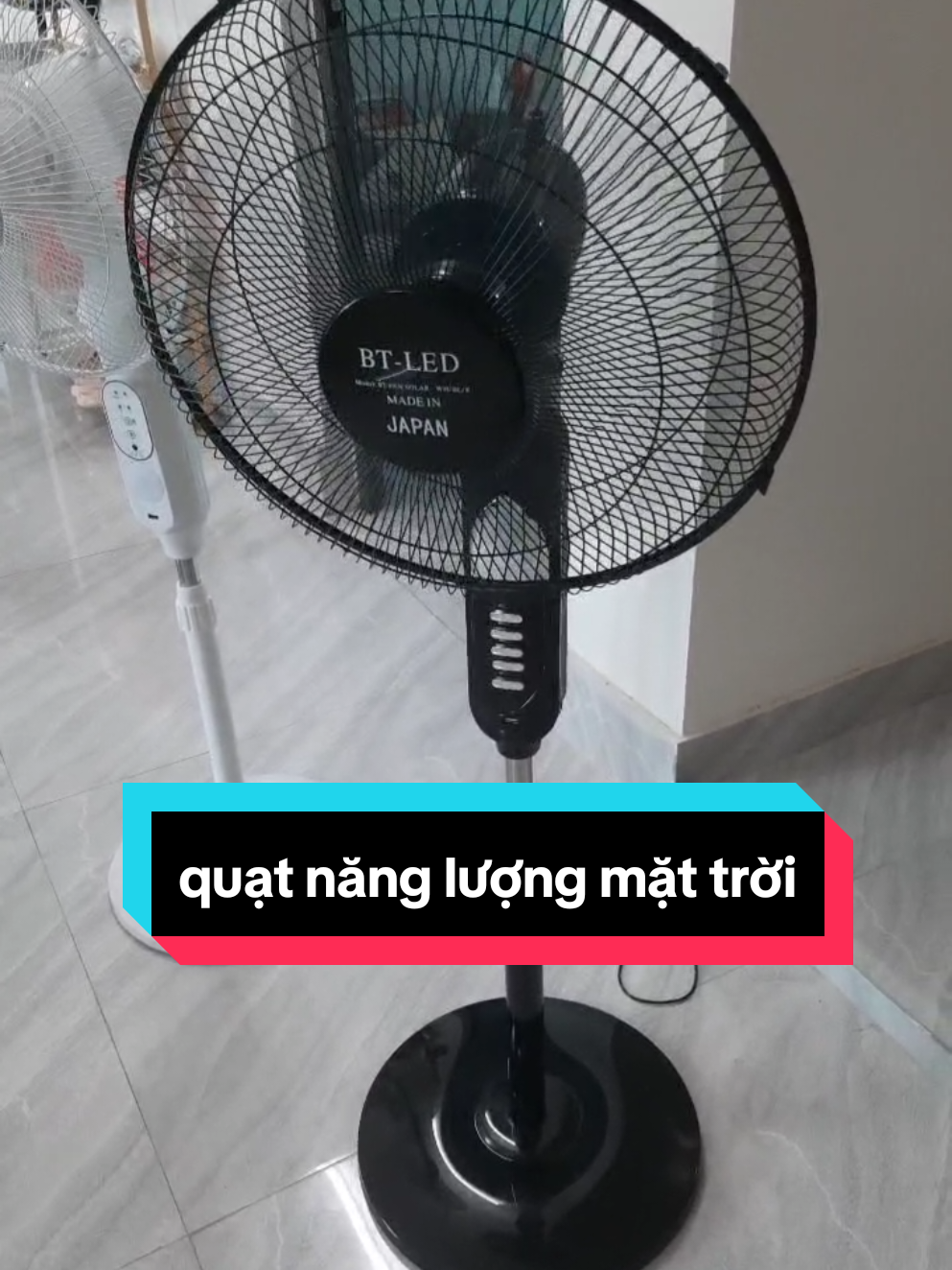 Quạt năng lượng mặt trời, quạt tích điện BT solar fan, [ kèm tấm pin năng lượng+ dây 5m + củ sạc điện lưới 220v ] có cổng sạc điện thoại #hottrend #thinhhanh #xuhuong #quattichdien #quatnangluongmattroi 