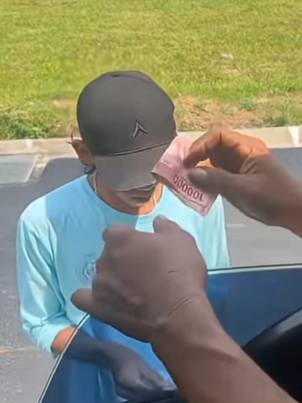 aksi nekat seorang supir ketika di palak preman #vidioviral #fyp #share #beritaterkini 