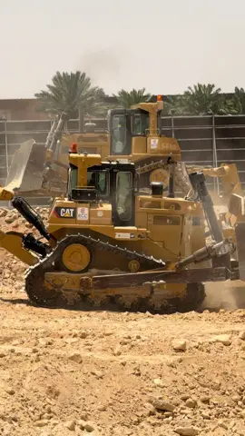 #شركة_المركز_الإقتصادي_للمقاولات #الرياض #معدات_ثقيله #ابن_عادي_اشيباني #ابراج_الماليه #بلدوزرات #الزاهد_للتركترات 