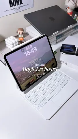 Magic Keyboard  ที่ไม่ใช่ของApple เราว่าอันนีัคือเวิรค์สุดแล้วอ่ะ ดูดด้วยแม่เหล็ก ไม่ต้องใส่เคส วัสดุหนาคุ้มครองน้องไอแพดจากการกระแทรกได้ มีคีบอดร์ในตัว ราคาดีมาก มีไฟทุกปุ่ม  ( #magickeyboard #goojodoq #คีย์บอร์ดบลูทูธ #คีย์บอร์ดไอแพด #เคสคีย์บอร์ด )