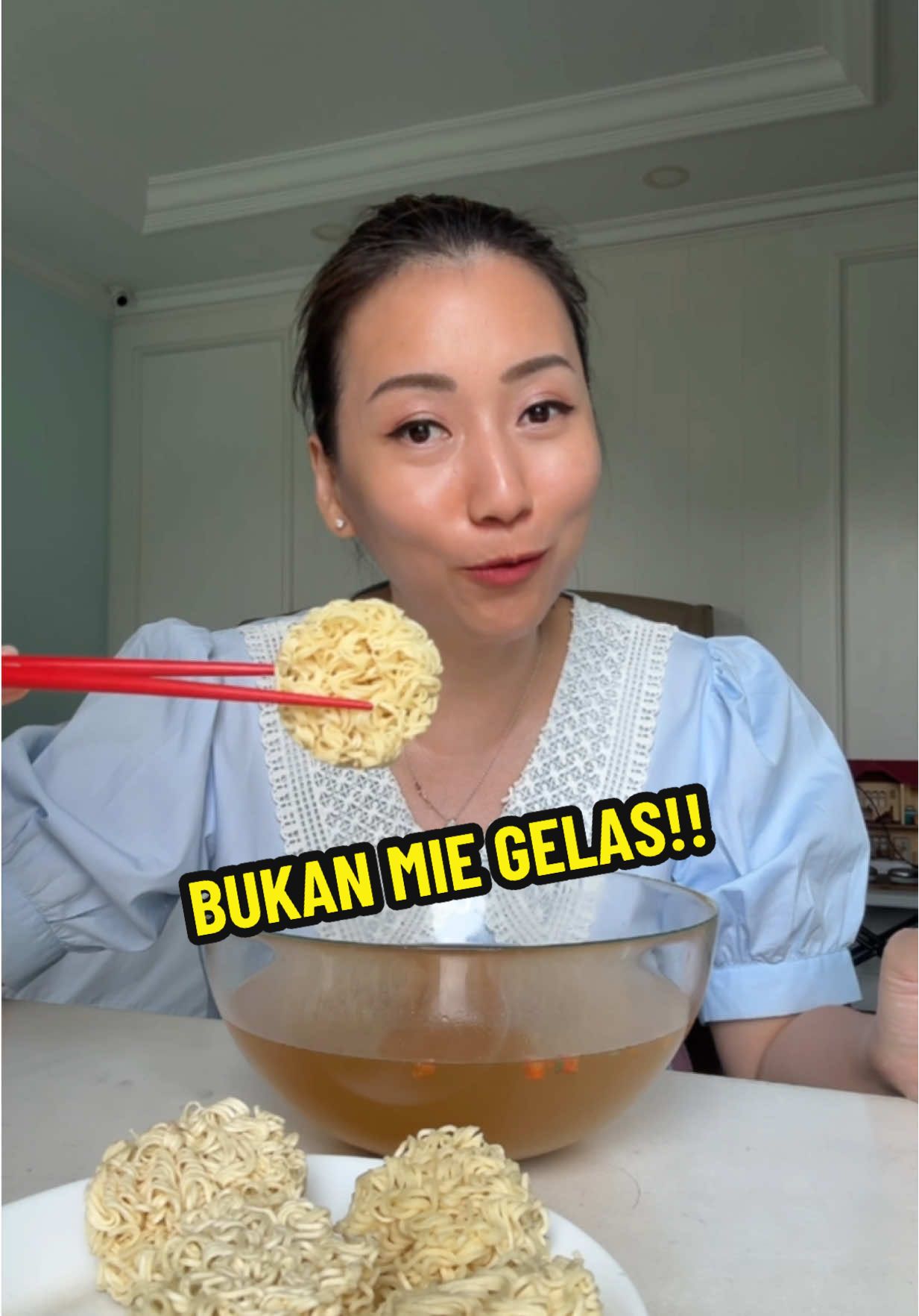 MIE GELAS ❌ MIE CELUP ✅ … btw Ellen Santoso itu adiknya Bobon Santoso kah? #nanakoot  