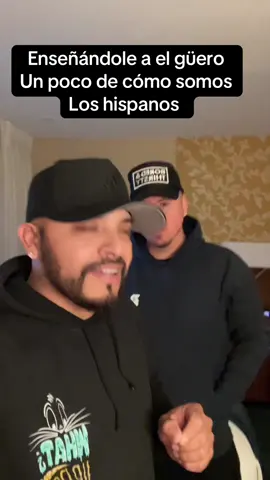 Enseñándole a mi compa el guero como somos los hispanos @Demo💥 #peloncitoloco #parati #foryou #fyp #foryoupage #fypシ #fy #viralvideo #para #paratiiiiiiiiiiiiiiiiiiiiiiiiiiiiiii #paratipage #paratiii #foryourpage #fypage #fyppppppppppppppppppppppp #fypp #fypシ゚viral 