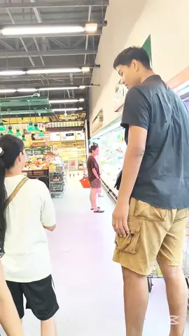 7 1 shopping supermarket #reaction #supermarket  . . . . . . . . . . . . . . . #shopping  #71 #sevenfeetone  #giant #2025  #tallman  #tallboy  #publicreaction 