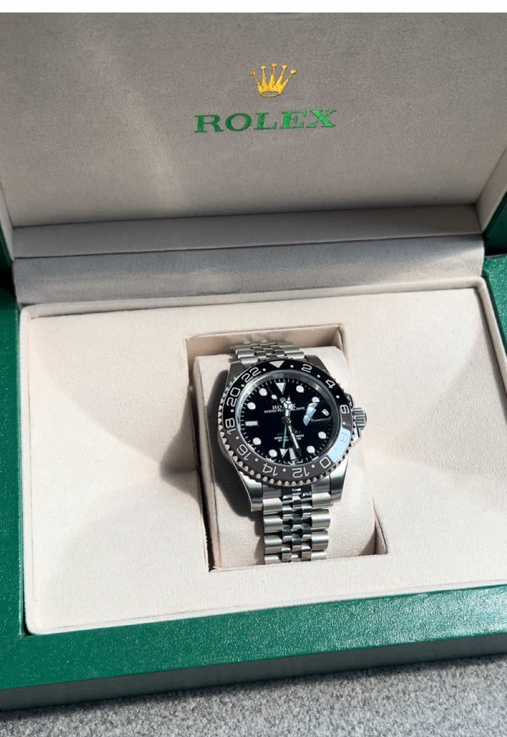 Rolex Bruce Wayne GMT Master II  Ref 126710 GRNR 40mm Case Steel Jubilee Bracelet Black Dial #rolex #brucewayne #watches #watchesformen #watchesofinstagram #Luxurywatches #luxury #wristroyale 