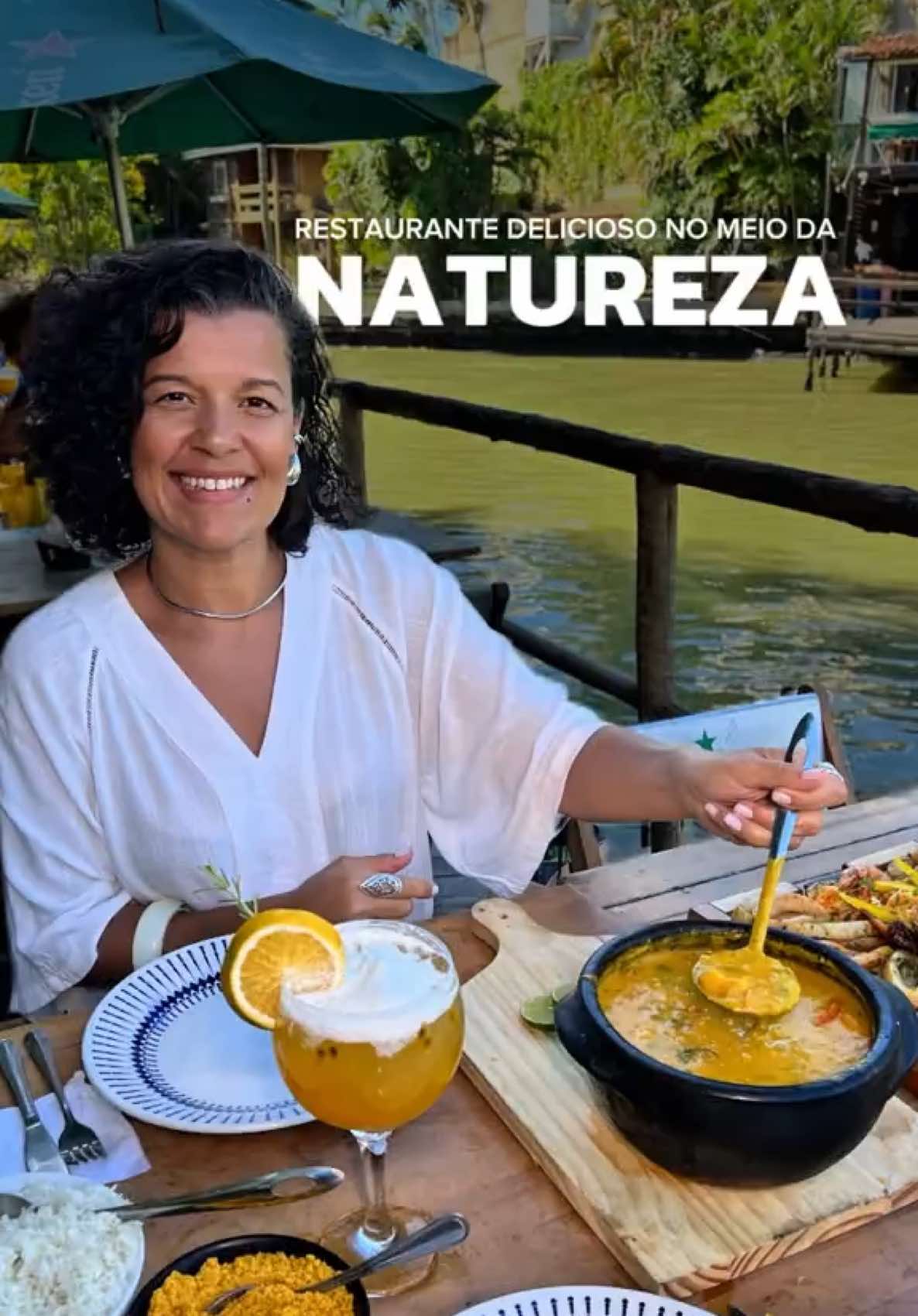 🌴Que tal almoçar numa ilha, com direito a muito natureza, um visual lindo e pratos deliciosos com preço justo? Já salva essa dica que esse é a ✨ILHA DA FANTASIA, restaurante super gostoso, que fica na Ilha da Gigóia, Barra da Tijuca, com aquele visual rústico e uma comida realmente deliciosa! 👉🏻Se liga em alguns valores dos pratos:  . Executivos (seg a sex - excetos feriados) 🔸Contra filé R$45,90  🔸Espaguete de Frutos do Mar R$59,90 . Petiscos e Pratos para Dividir ▪️ Porção Pastel Camarão: R$55 ▪️ Bobó de Camarão: R$ 199 (serve 2 ou 3 pessoas) ▪️ Tábua de Frutos do Mar: R$ 169 (serve 2 ou 3 pessoas) 📍️COMO CHEGAR O acesso para embarque é bem pertinho do metrô Jardim Oceânico (saida A - Lagoa). Chegando no deck, basta informar que vai para o restaurante Ilha da Fantasia. Em alguns minutos você já chega e o barquinho custa R$ 6. 🕙 FUNCIONAMENTO: Todos os dias, de 12 às 18h.   ILHA DA FANTASIA @ilhadafantasia.restaurante  📍Ilha da Gigóia - Barra da Tijuca #barradatijucarj #riodejaneiro #rj #gastronomia #frutosdomar #omelhordoriopubli #melhordorio #ilhadagigoia #ondecomernorio #bobodecamarao #desbravabarra 