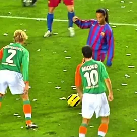 The magic of Ronaldinho #ronaldinho #skills #football #R10 