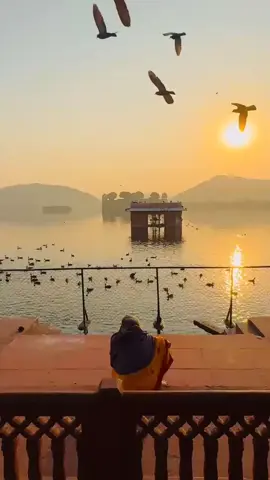 India... Jatuh cinta untuk pertama kalinya jauh sebelum aku tahu bagaimana rasanya jatuh cinta pada seorang pria #kavisnotes #kudmayi #zaalimaa #indiasongsvibes #indiasong #pemandanganalam #estetik #videoaesthetic #katakata #indiavibes #tajmahal #ajmer 