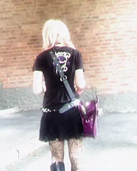 #pussar #takecareofyou #fyp #fyppppppppppppppppppppppp #iconic #alt #ikoniskt #emo #scene #alternative #fashion #alternativefashion #altfashion #youmatter #vadhänder? #lipgloss #hair #2000s #oldcamera 