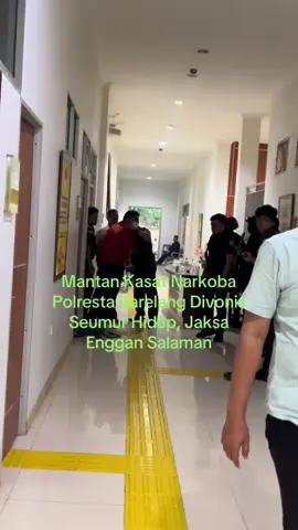 Mantan kasat narkoba Polresta Barelang divonis seumur hidup. Lolos dari tuntutan mati #hukumanmati #seumurhidup #Batam #polisi #putusan #pengadilan
