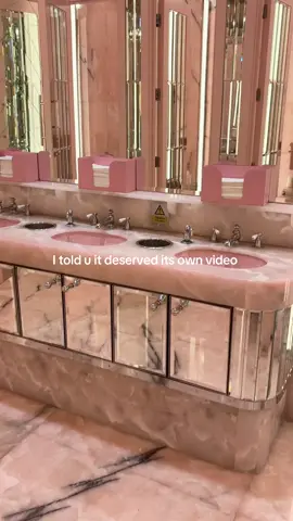 The pink marble and giant Pegasus statue really enhance the experience #selfridges #london #restaurant #pink #marble #pinkmarble #fyp 