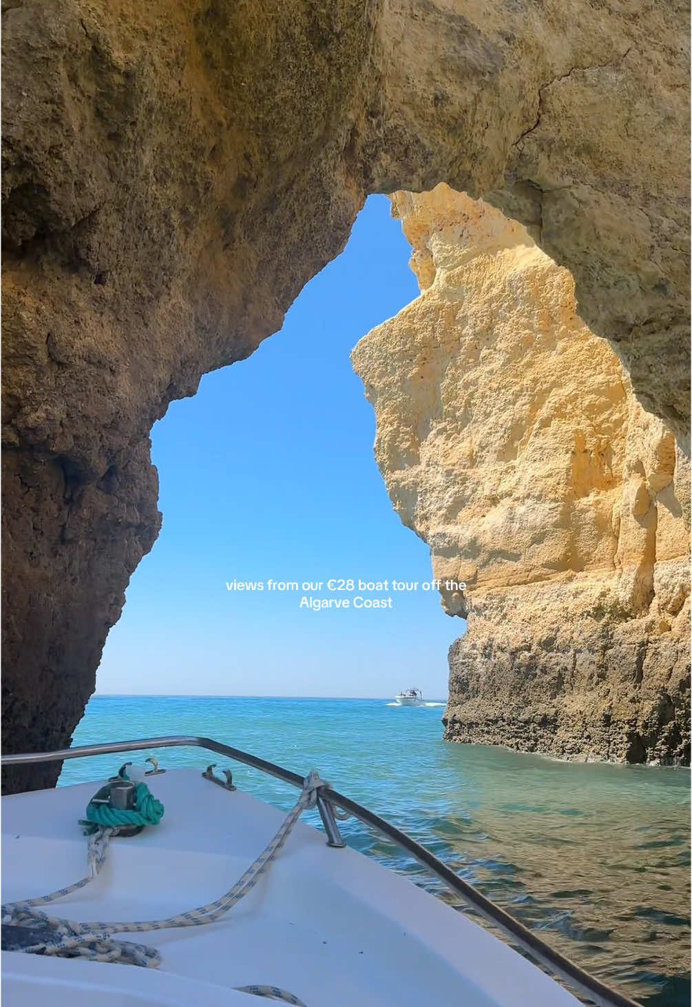 one of the best days <3 🚤⚓️ #traveltiktok #portugaltravel #benagilcaves #algarve #algarveportugal #traveldiaries #budgetfriendly #portugaltiktok #benagilcave #algarvecoast 