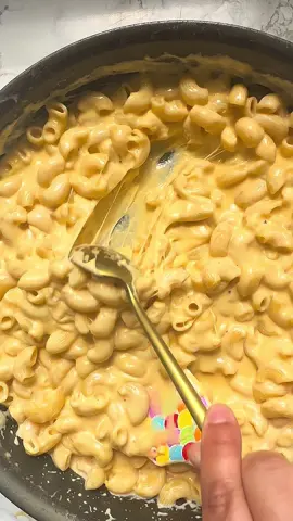 Easy Stove Top Macaroni and Cheese! Three Cheeses, Bone Broth for extra protein, Half and Half, seasoning, and a little butter! It was sooo good! Full Recipe on www.spinachandbacon.com #macandcheese #macaroniandcheese #bonebroth #highprotein #EasyRecipe #easymeal 