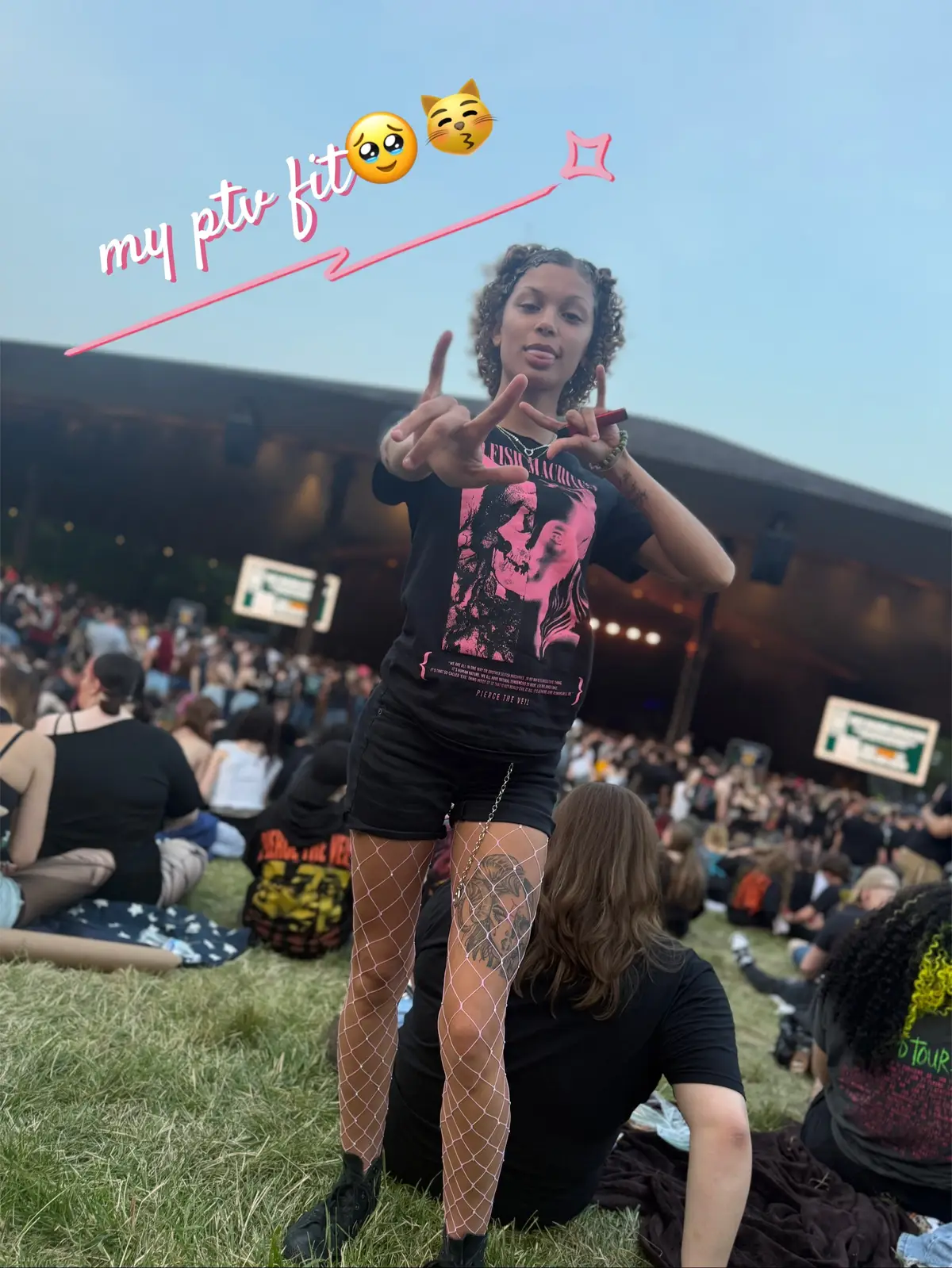 THIS WHOLE PLACE IS GONNA BURNNNN! #ptv #icanthearyou #afftd #blossommusiccenter 