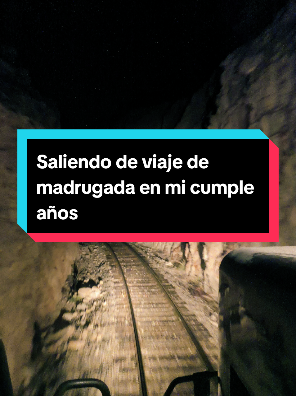 Saliendo de madrugada de viaje al sur en el día de mi cumple años  suele pasar en este trabajo Maquinista de trenes ( C.C.M )#trabajo #trenes #viajes  #nocturnos #ferromex #musica 