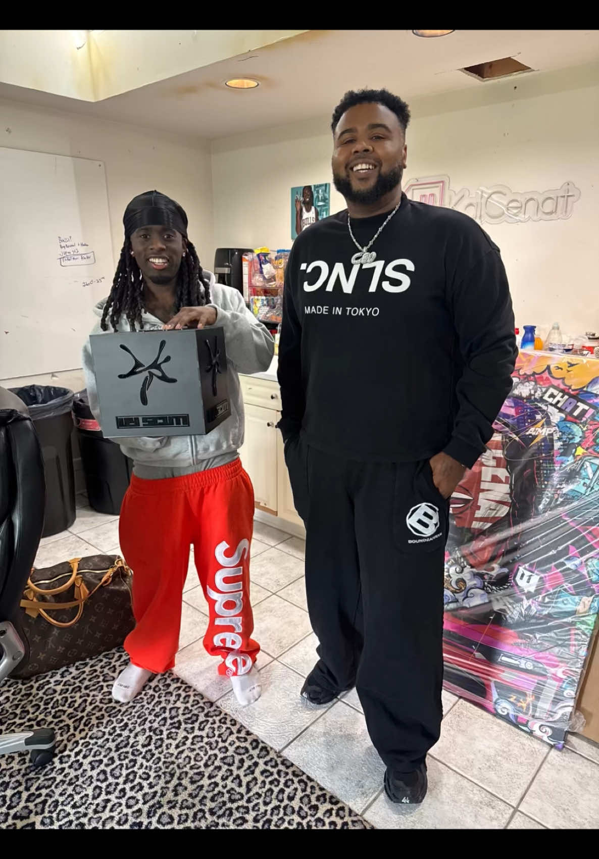 We on a lil side quest ! Took Kai Cenet a real spider 🕷️ from Young Thug. UY Scuti coming soon 😮‍💨😮‍💨😮‍💨@Kai Cenat @Young Thug 