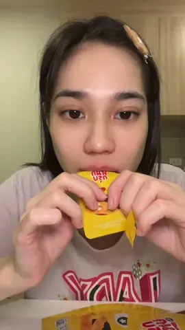 รีวิวหมึกกรุบรสใหม่ ซองเหลือง 10/10 แดง 9/10 #fyp #fypシ゚ #tiktokพากิน #หมึกกรุบ 