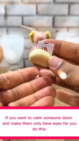 If you want to calm someone down and make them only have eyes for you, do this. Get a garlic clove and cut it in half, just like you see. Then write their full name on a piece of paper and fold it always towards you so that person thinks about you every second. Put the name inside the garlic, then insert a needle or a pin, and finally place it under your pillow for 24 hours and you’ll see the changes. If you want something stronger, visit my profile and check my WhatsApp. #witch #witchtok #witchcraft #witches #Florida #miami #newyork #california #Arizona