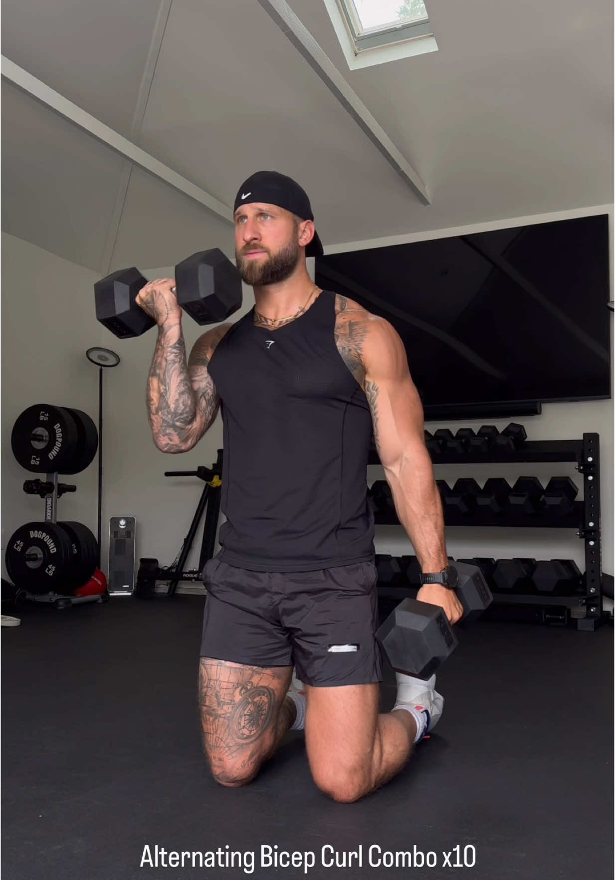 SHOULDERS, BICEPS, TRICEPS WORKOUT 💪🏻🔥 Here is a shoulders/arms working set.  I like to super set a lot of my workouts because not only will it save time in the gym but you will be able to hit multiple muscle groups in one workout.  Whenever you are at the gym and you are waiting for a machine, think of this workout where you can hit everything in one working set. 💯 For more workouts like this CLICK the link in my bio 📲 4 Rounds  10 Reps of each  60 seconds of rest Alternating Bicep Curl Combo x10 Alternating Shoulder Press Combo x10 Alternating Front Raise Combo x10 Close Grip Press to Eccentric Skull Crusher x10 #arms #armsworkout #shoulderworkouts #bicepsworkout #tricepsworkout #trallitrain 