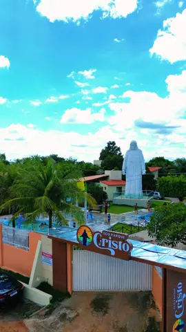 Vai celebrar um momento especial? 🌿✨ O Eco Parque é o lugar perfeito para isso! Confira como funciona a locação do nosso espaço: 📆 Finais de semana (sexta a domingo): Aniversários e confraternizações com consumação obrigatória no local. O aluguel do espaço não é cobrado à parte. 📅 Durante a semana: Paga-se apenas pelo aluguel do espaço, e você pode trazer suas próprias comidas. 💍 Casamentos: Acontecem em dias em que o parque está fechado ao público. Nesse caso, é cobrado aluguel do espaço + consumação de bebidas, e o buffet pode ser externo, conforme sua escolha. ✨ Seu evento cercado de natureza, boas energias e memórias inesquecíveis. 📲 Entre em contato para mais informações e reservas! #seueventoecoaqui #eventonatureza #casamentonocampo #confraternizacao #aniversarionoecoparque #espaconatureza #ecoparquecristo