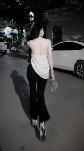 Nhẹ nhàng nhưng không nhạt nhoà Mềm mại nhưng chẳng dễ quên 😛 #xuhuongtiktok #xuhuong #outfit 