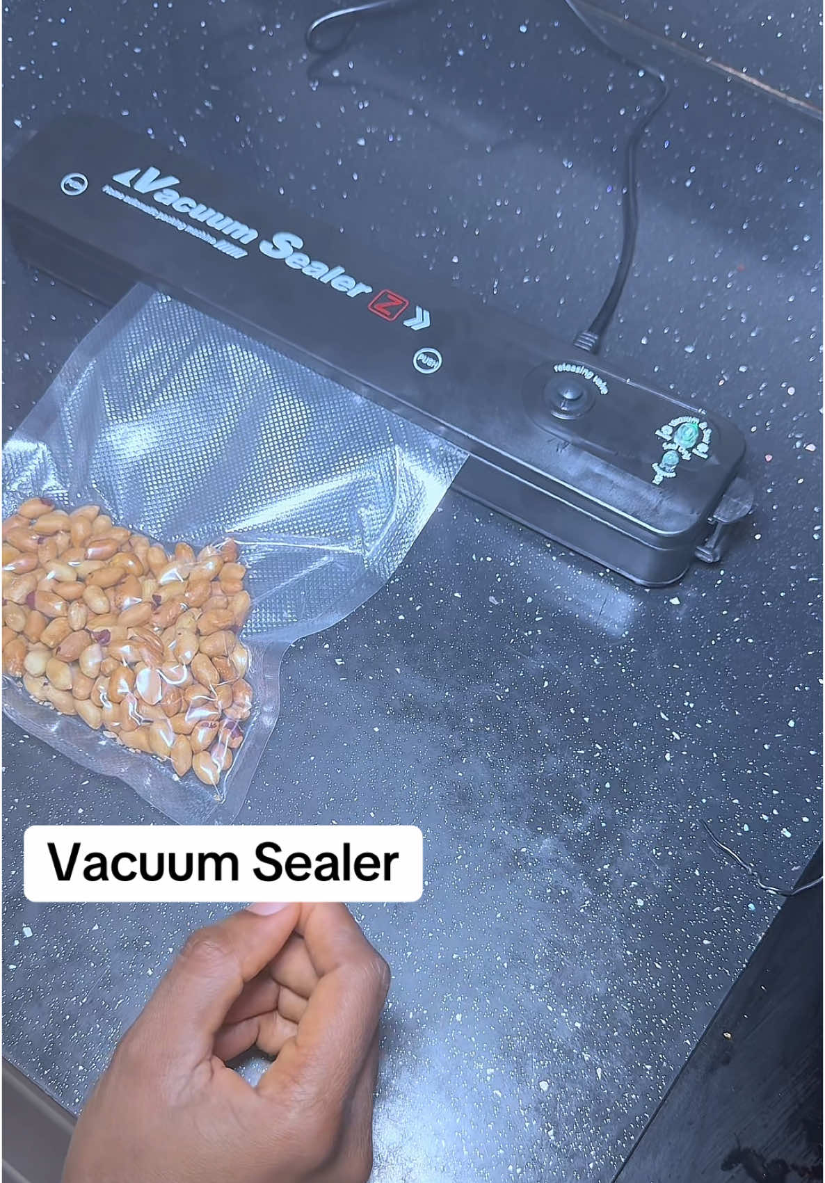 #tik_tok #tiktokshop #tiktokmademebuyit #kitchengadgets #vacuumsealer #essential 
