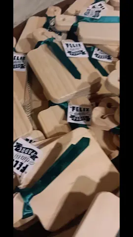 Tablitas para eventos.  con cinta y tag. #emprendedor #hechoamano #madera #Buin #Chile 