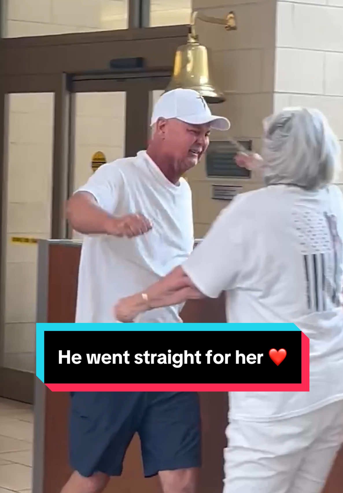 That fist pump was everything 🥹 wishing you a happy and healthy life, Grandpa. Stay majical 💫❤️❤️ (🎥 via: @maciesprague1 )