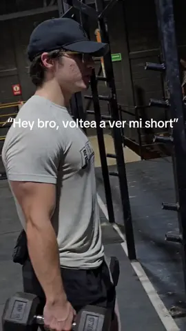Asi es ir al mismo gym que tu hermano 💀 . #gym #gymmotivation #gymrat #gymhumor #gymbro #humor 